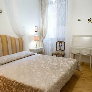 Apartment Garden House Siena
