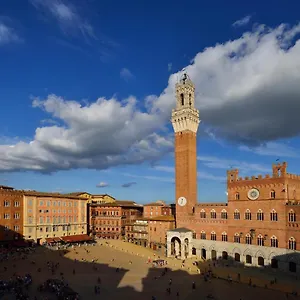 Piazza Del Campo Honeymoon Apartment