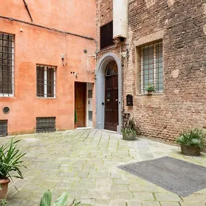 Palazzo Patrizi & * Siena